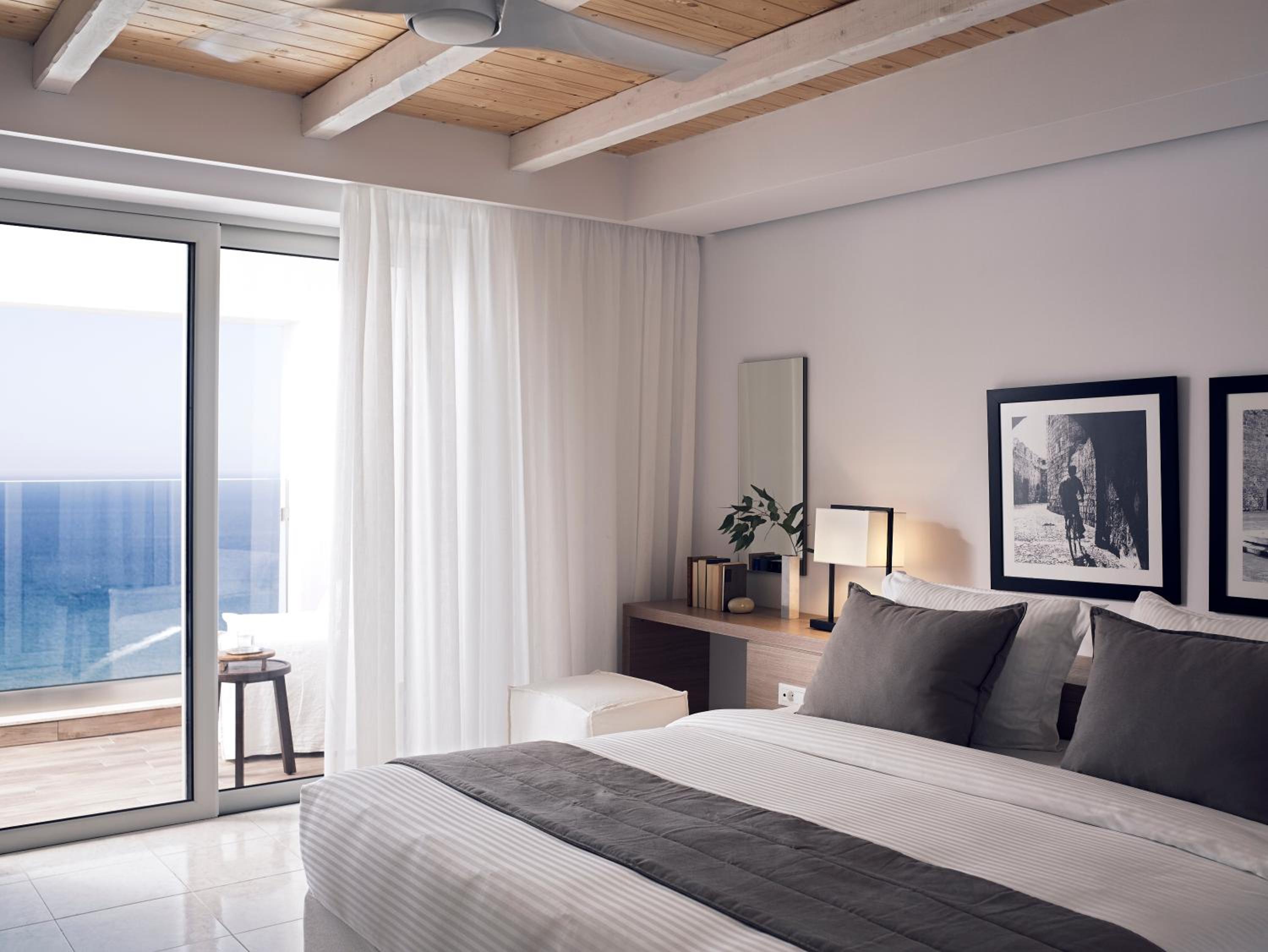 DOUBLE ROOM EXCLUSIVE SHARING POOL SEA VIEW