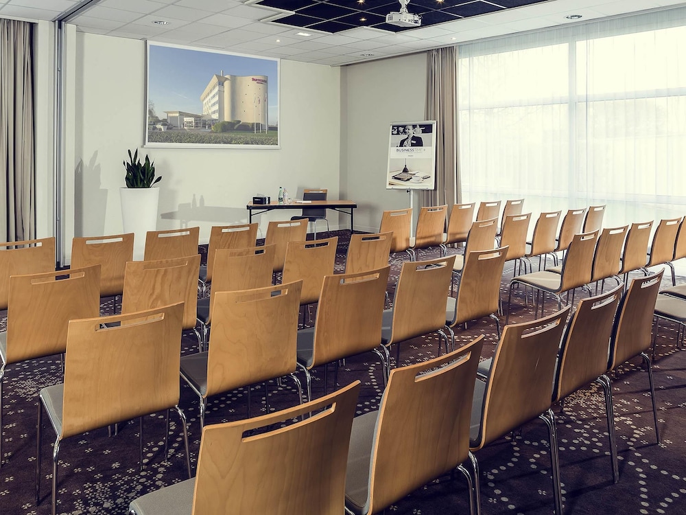 MERCURE COMPIEGNE SUD 65/76