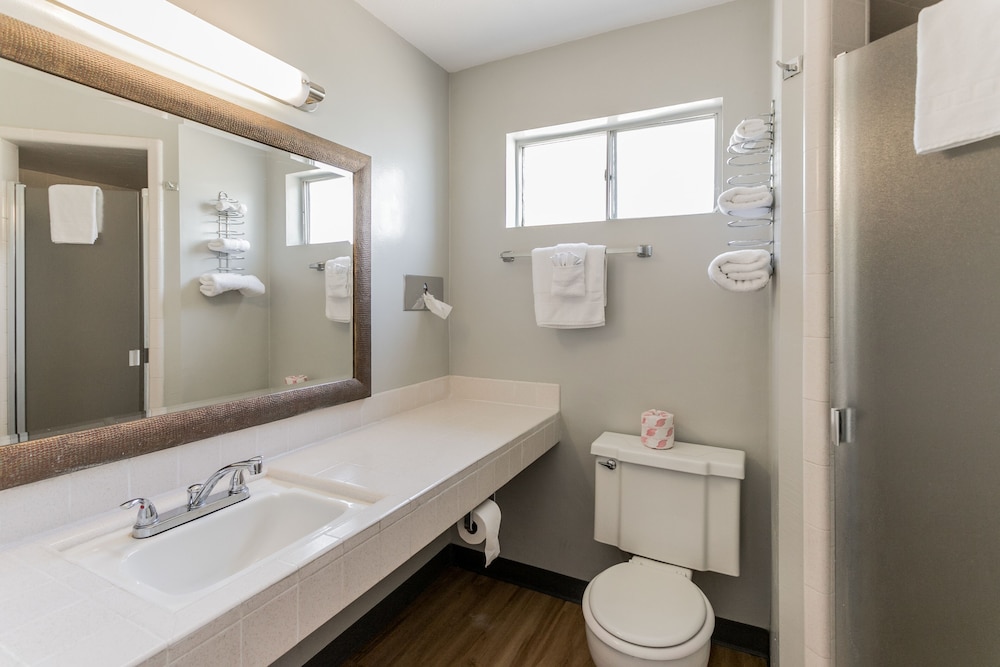 Skylark Shores Resort 48/50