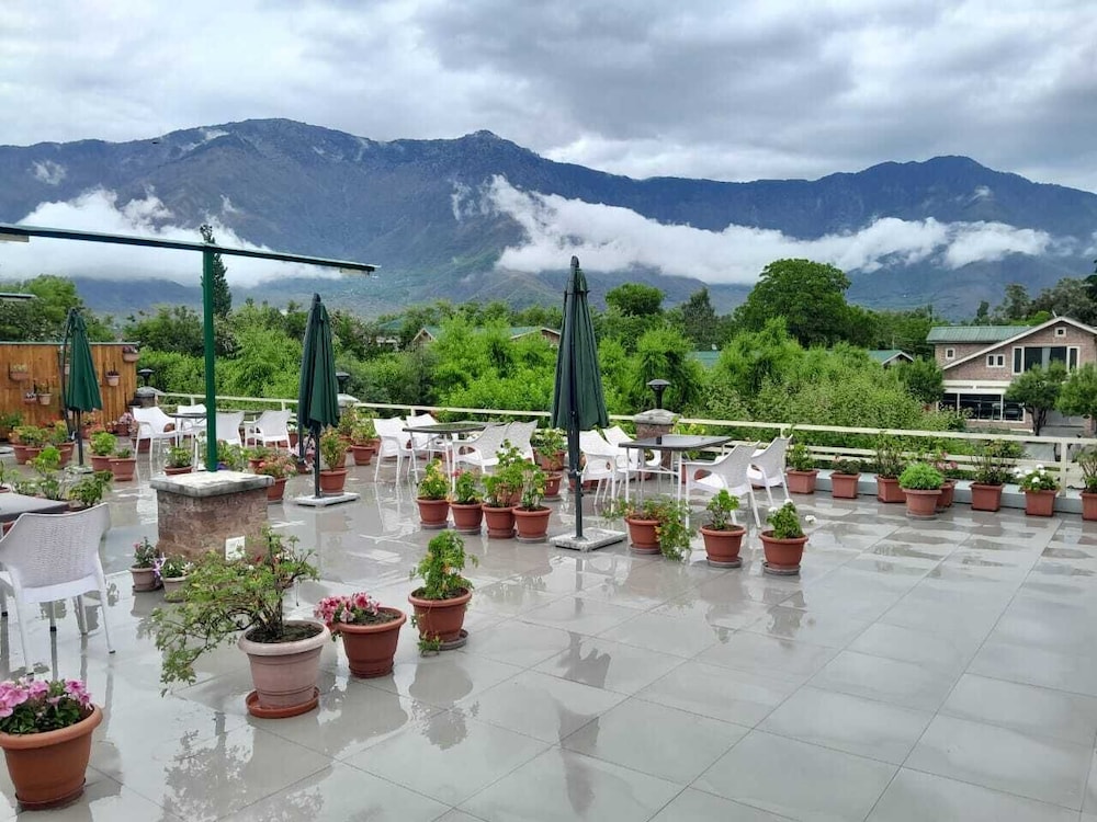 The Orchard Retreat & Spa Srinagar 44/50