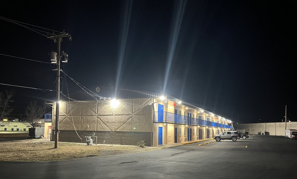 Super 8 by Wyndham Paducah I-24 Exit 4 6/60
