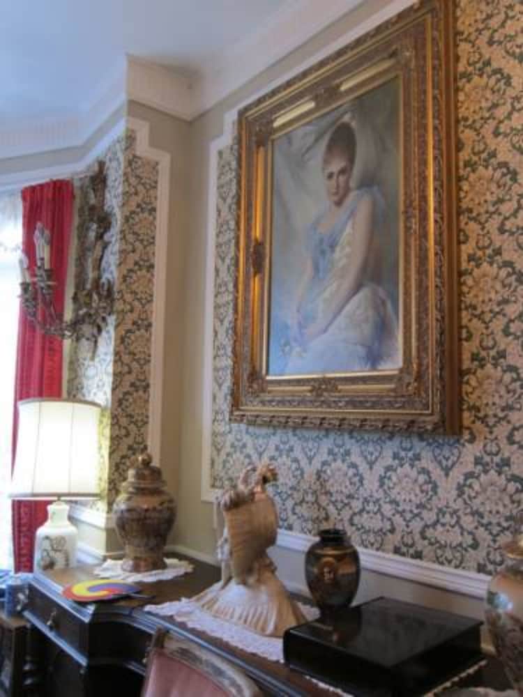 Pimblett's Downtown Toronto B&B 47/47