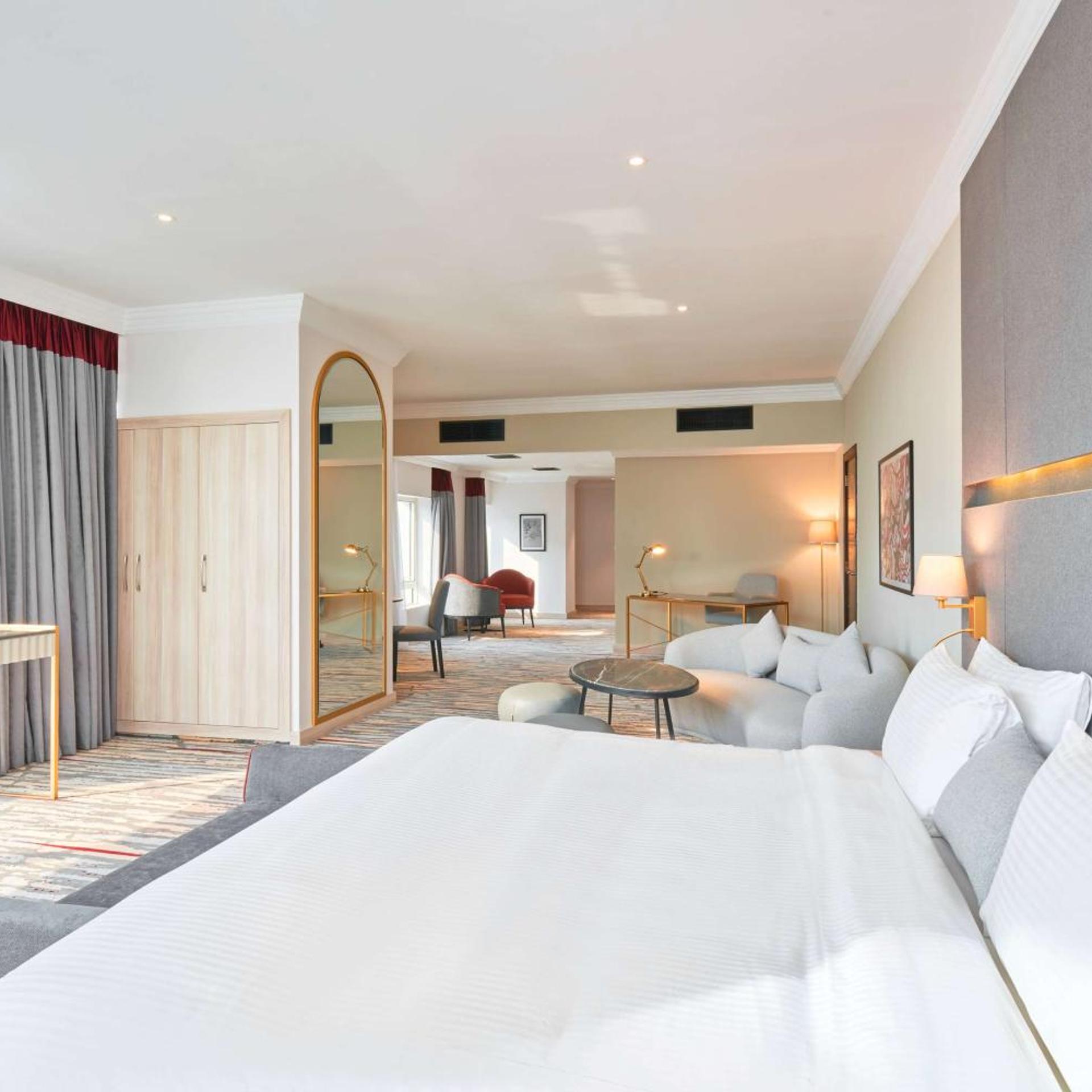 Chic, King Bed, Smoking, Accessible