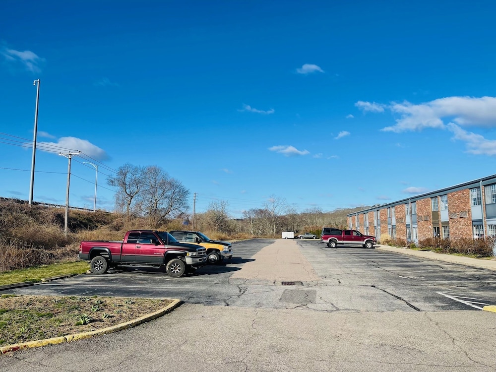 Mystic River Hotel & Suites 35/50