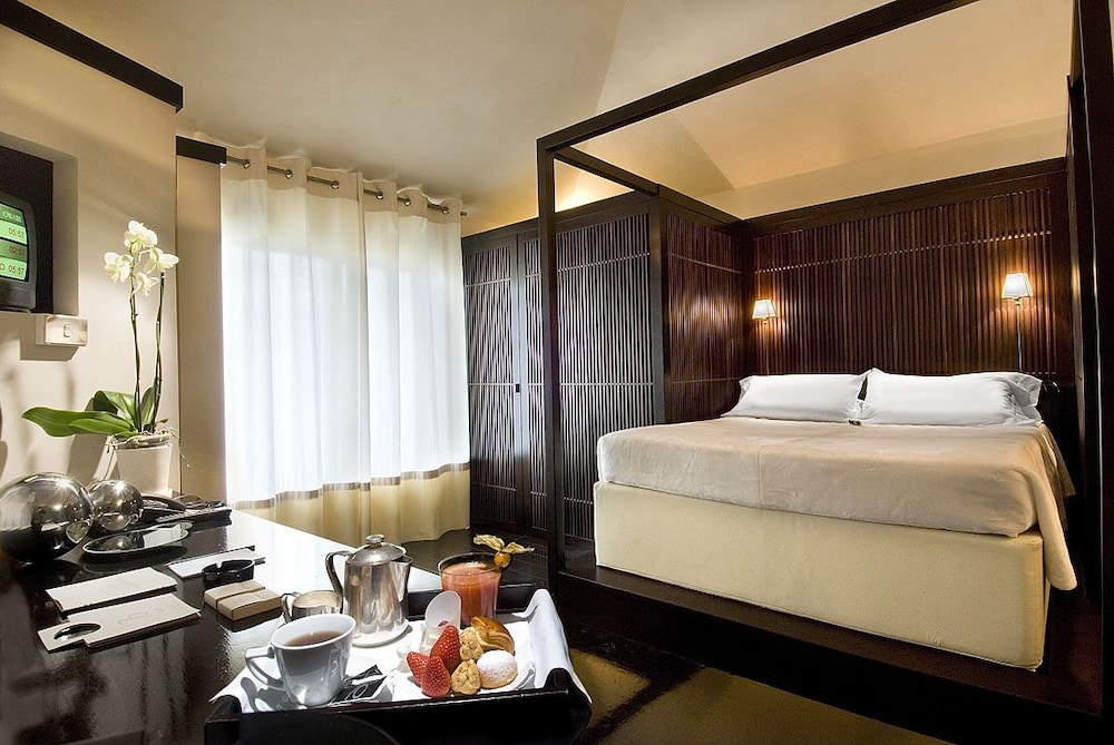 Hotel Carducci 76 23/75