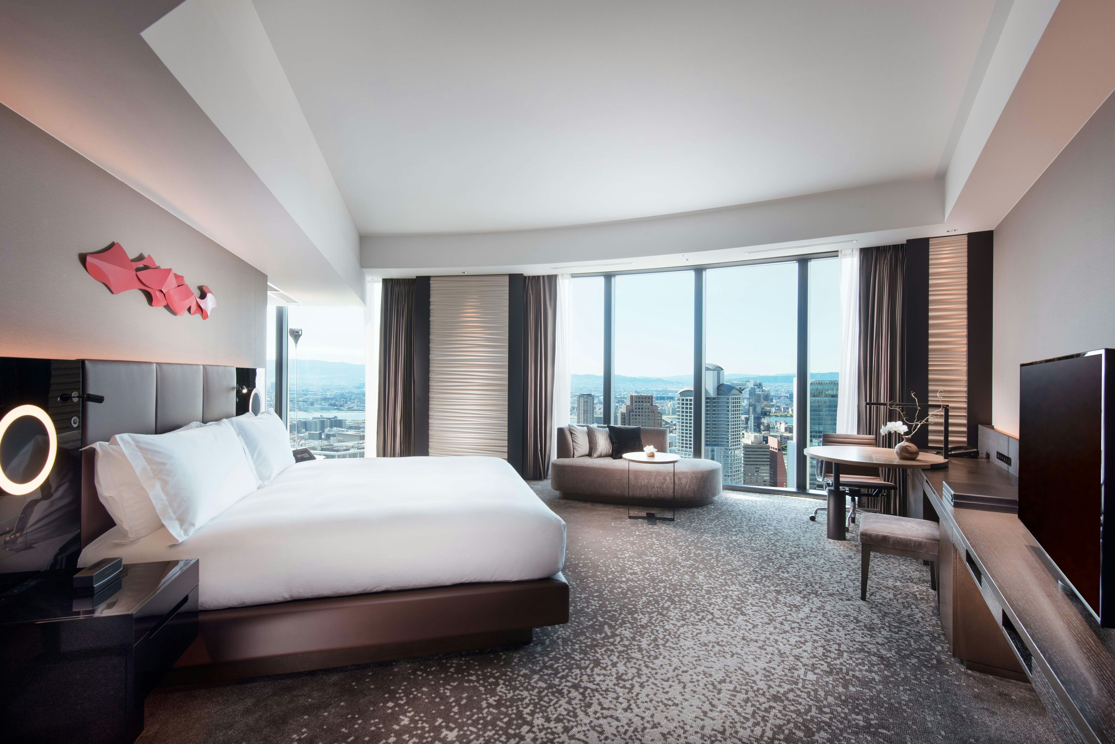 EXECUTIVE, KING BED