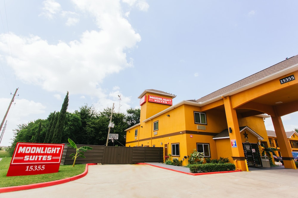 Moonlight Suites 3/65