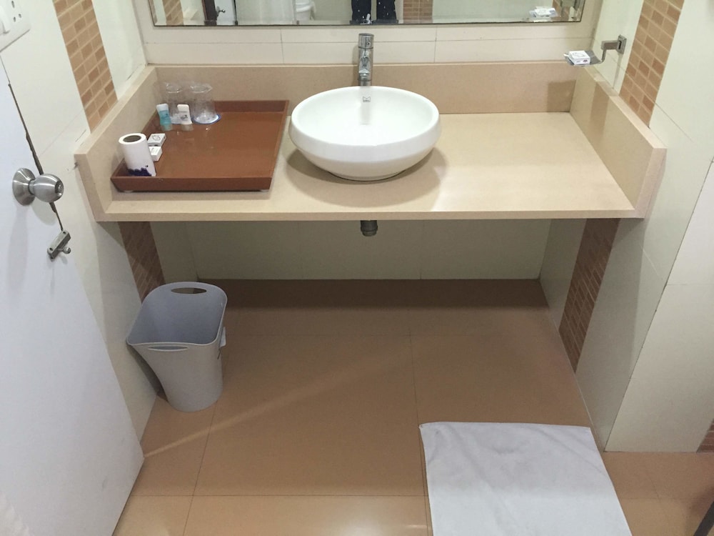 PLATINUM INN HOTEL 46/46