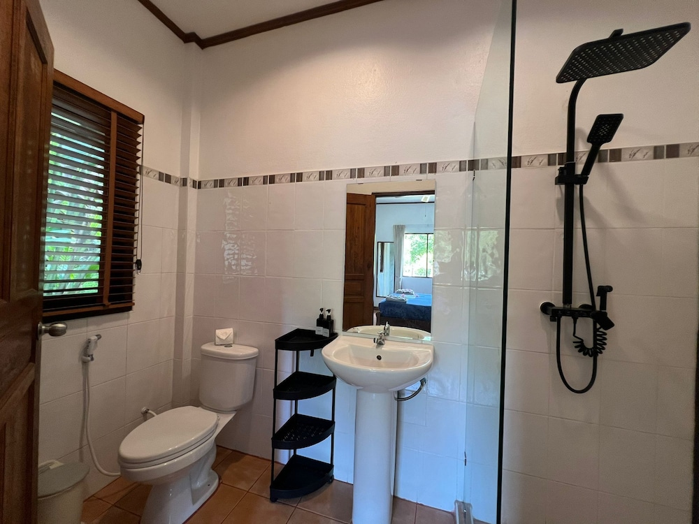 Woodlawn Villas Resort 64/66