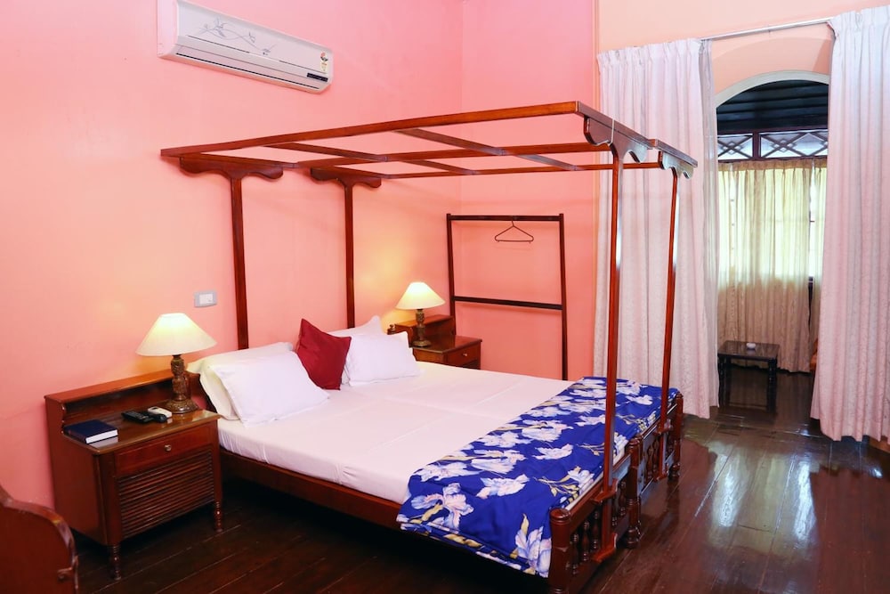 CHIRAMEL RESIDENCY FORTKOCHI 8/54