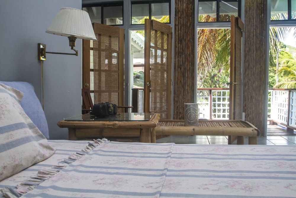 Bequia Beachfront Villa Hotel 8/83