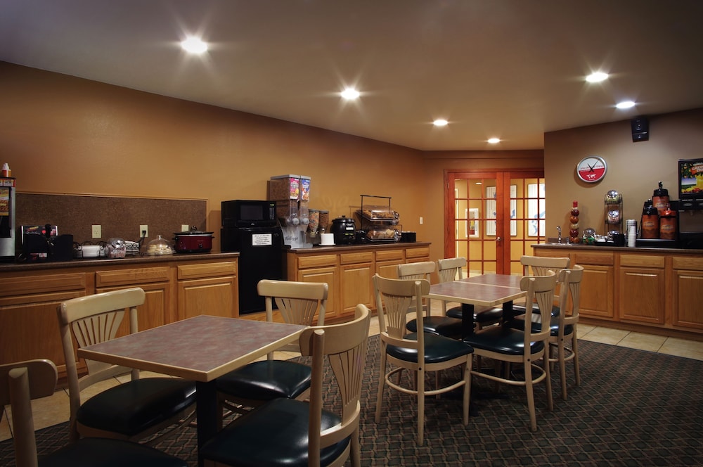 Ramada by Wyndham Spirit Lake/Okoboji 26/34
