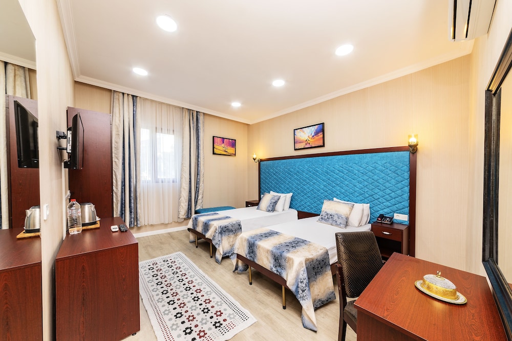 Dove Hotel 12/47