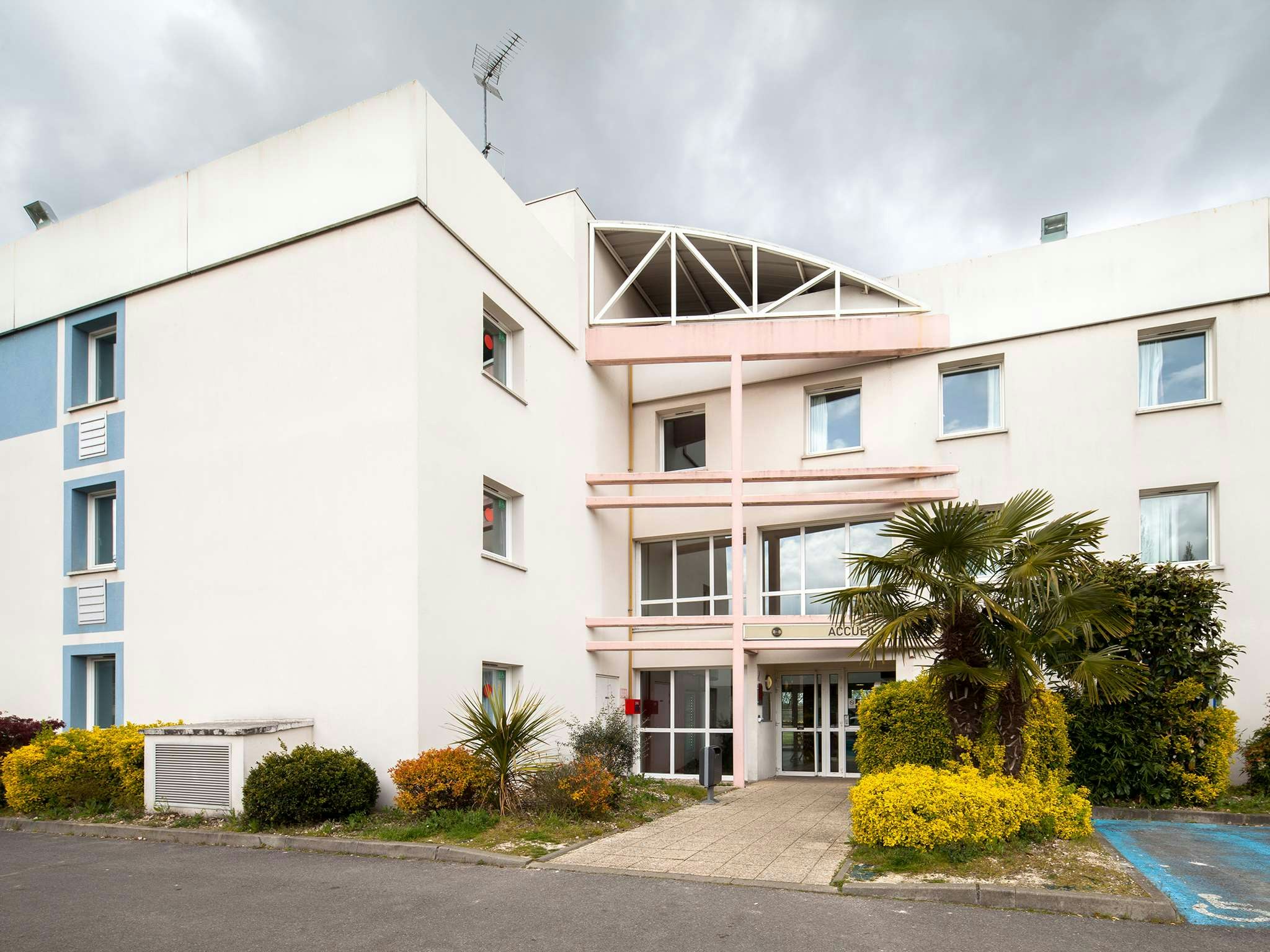 B&B HOTEL Beauvais 26/27