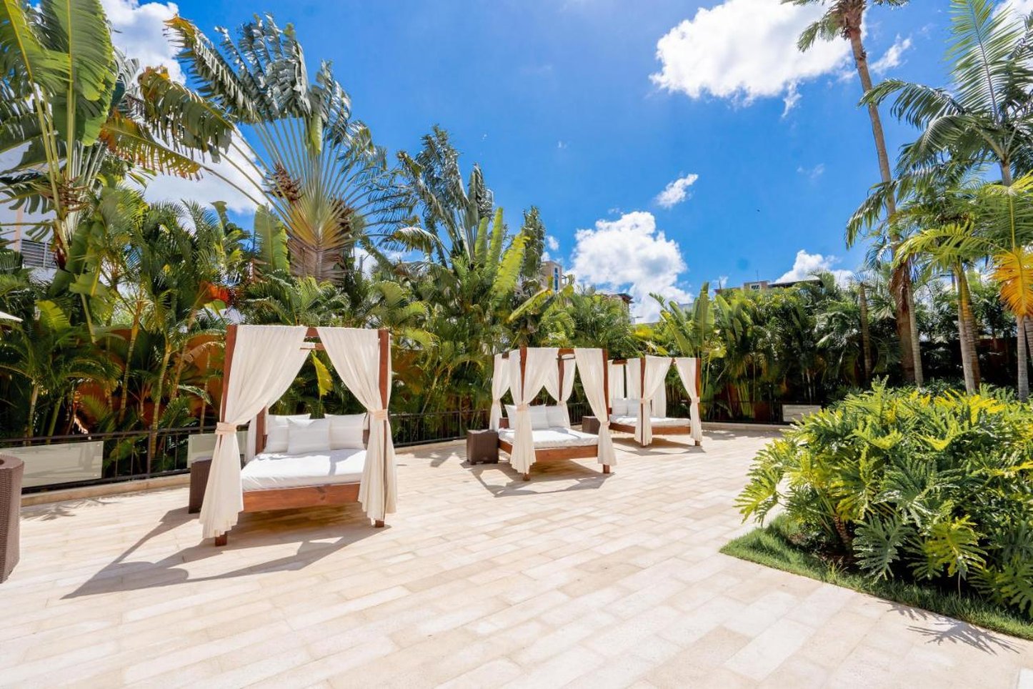 Hodelpa Garden Court 82/84