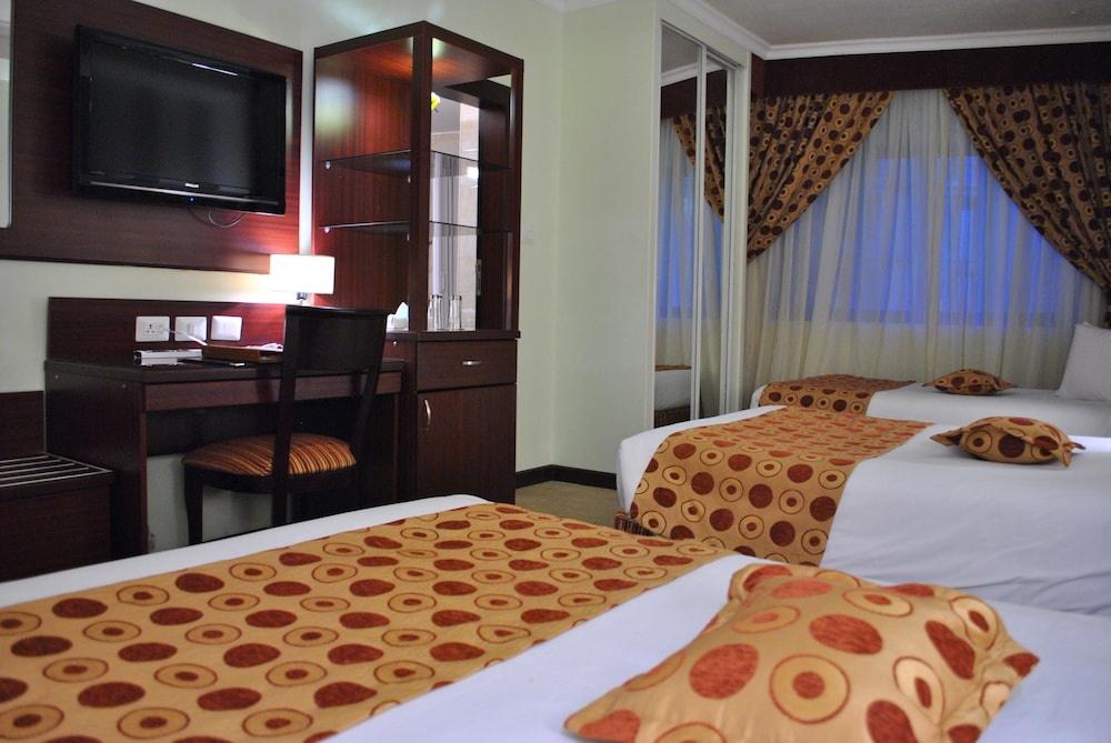 LARSA HOTEL 7/48