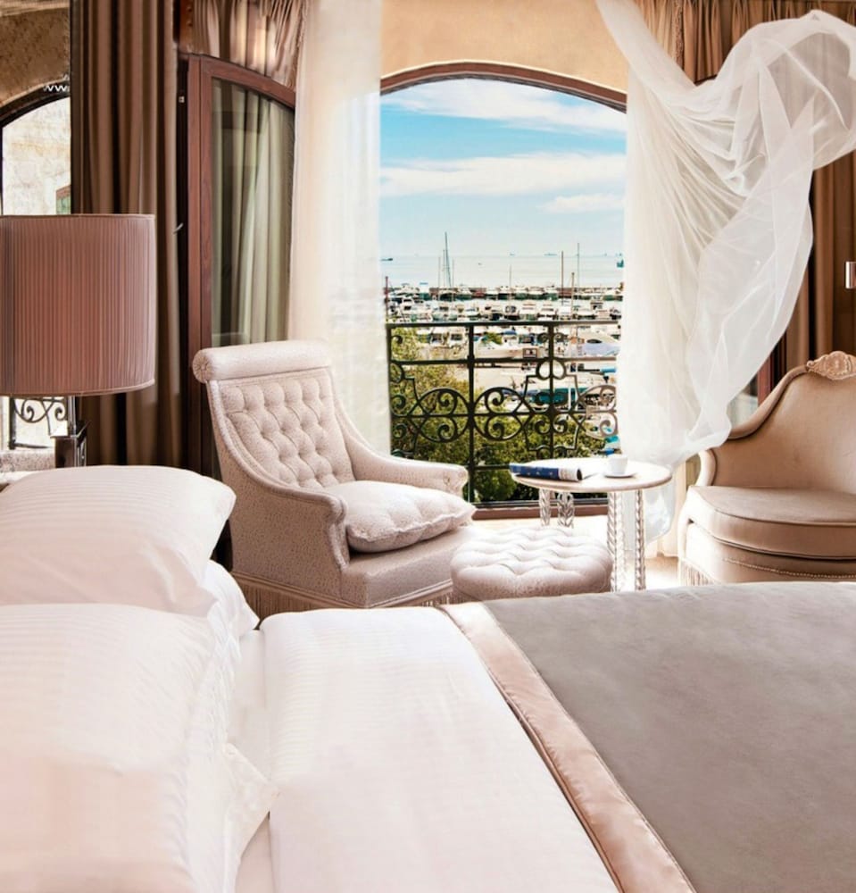 Wyndham Grand Istanbul Kalamis Marina 23/40