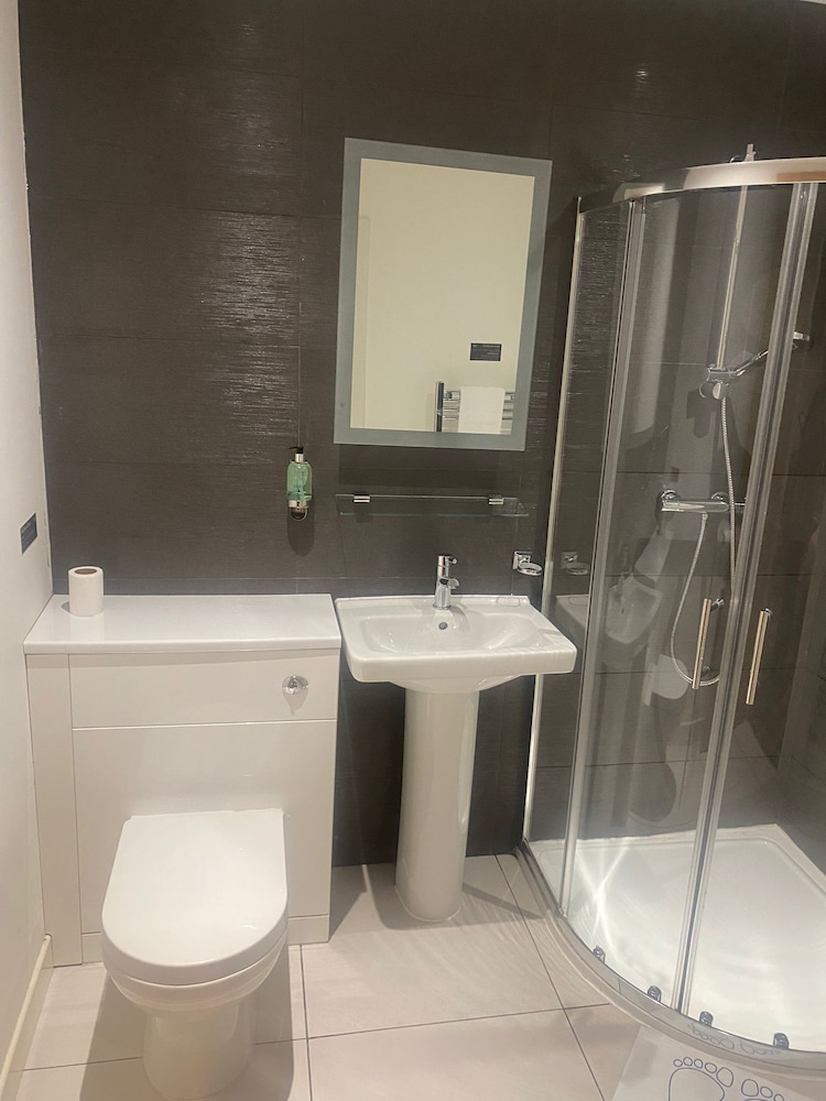 Crown Court Hotel & Bar 42/50