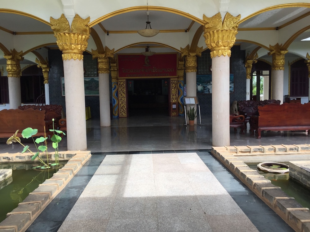 Champasak Palace Hotel 8/65