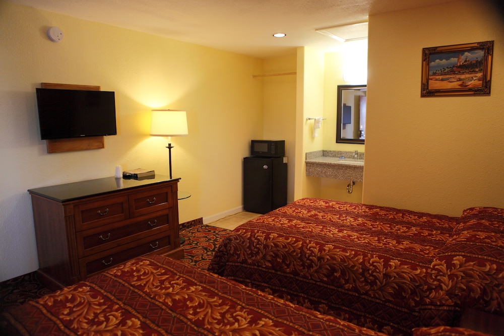 Bay Breeze Inn 8/56