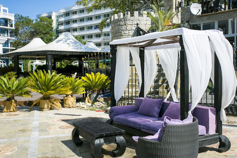 Chaika Beach Resort 45/50