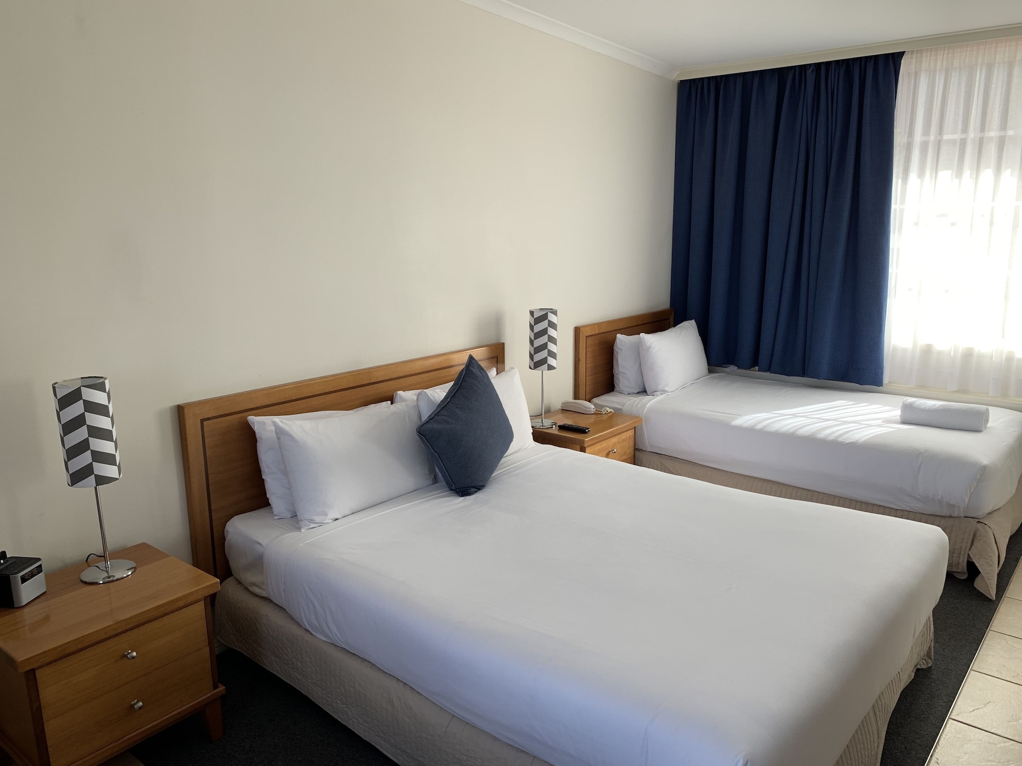 Room, 1 Queen and 1 Single Bed, Lake Front
