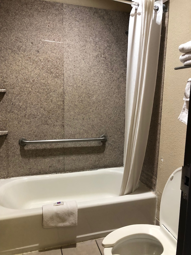 Motel6 Brenham, TX 67/67