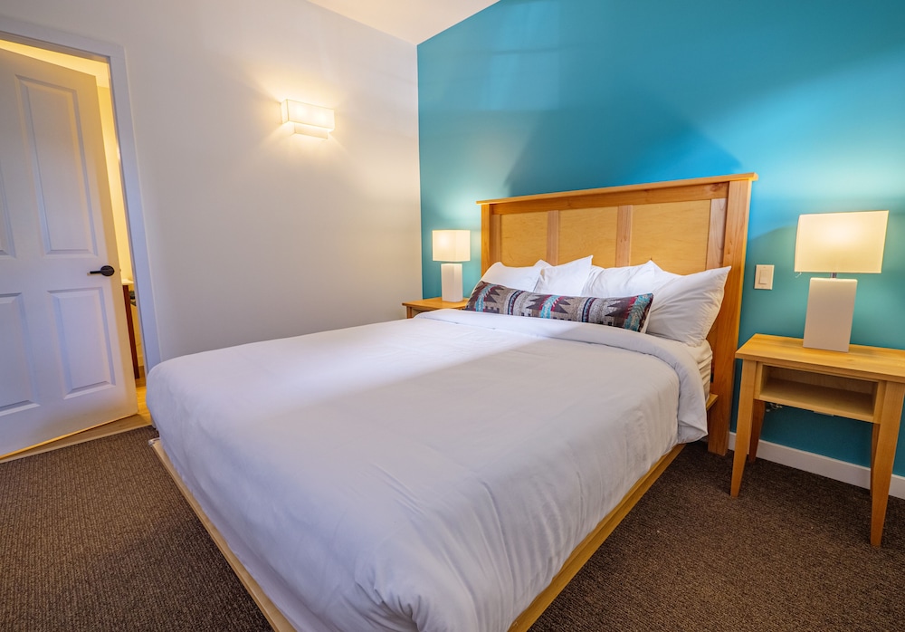 2 Bedrooms, Signature, Collection, Suite, King Bed, 2 Queen Beds, Harbour View, Sofa, Kitchen, Bathtub