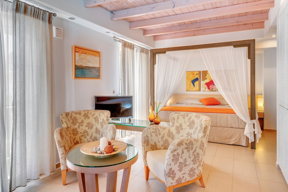 Nissaki Beach Hotel 43/63