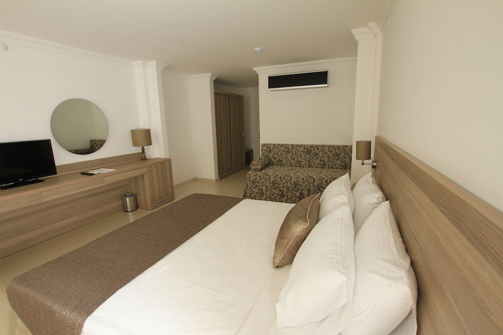 Palm Bay Beach Hotel 30/61