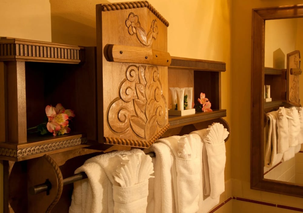 TRADITIONAL, 2 DOUBLE BEDS