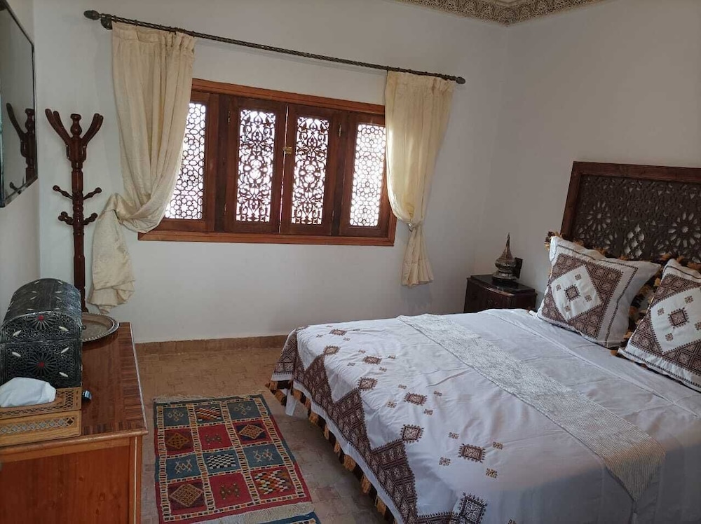 1 BEDROOM, DOUBLE BED