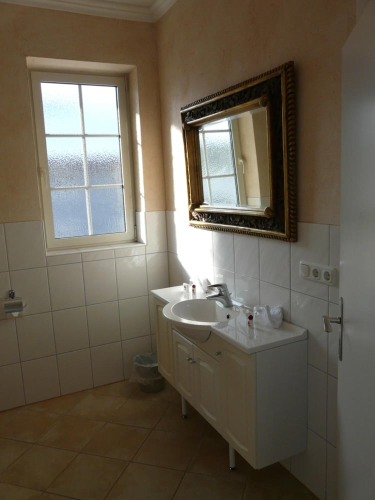 Hotel Roter Hahn Bed and Breakfast 39/44