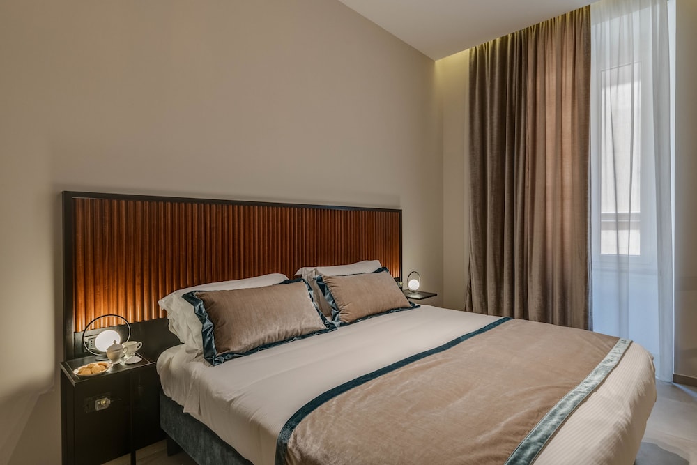 Adrianus Hotel 7/23
