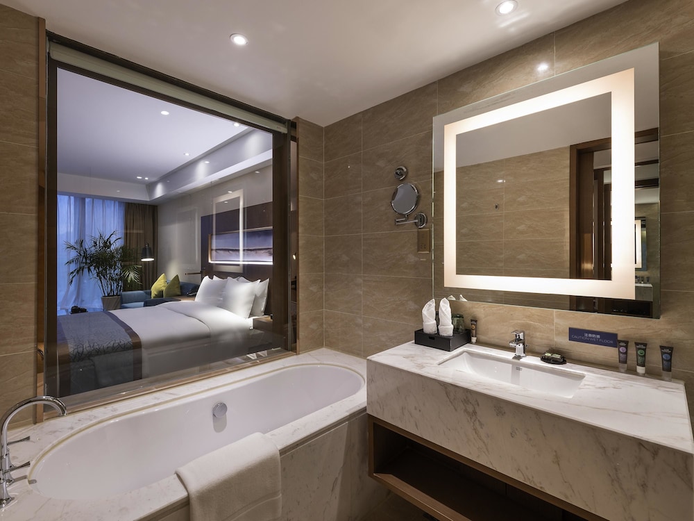 Novotel Qingdao New Hope 70/72
