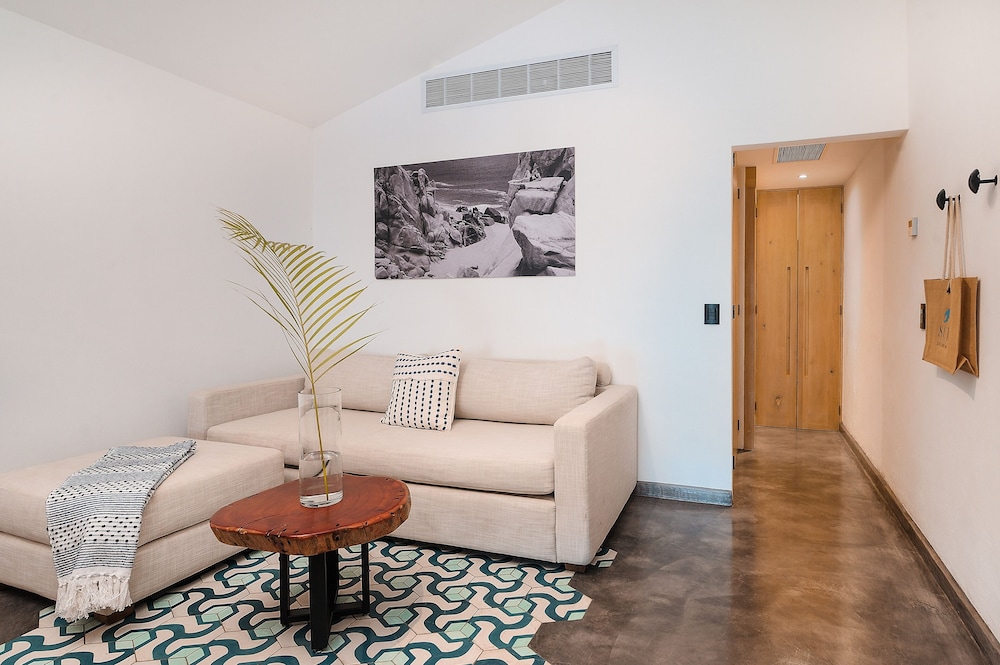 Bahia Hotel and Beach House 51/76