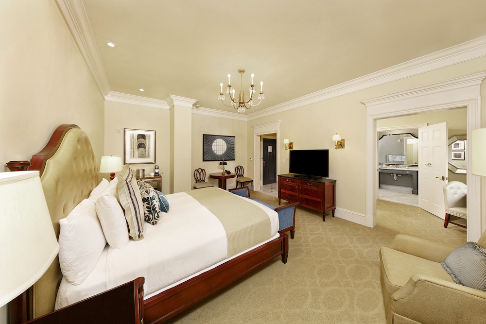 GRAND, PREMIER, KING BED, ACCESSIBLE