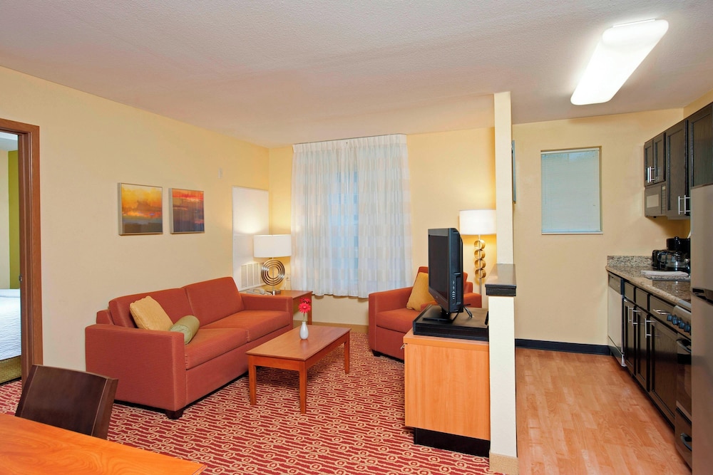MainStay Suites Bloomington near University 21/42