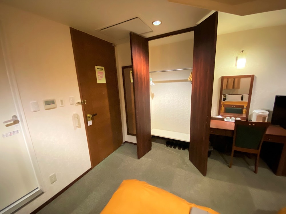 Hotel 1 2 3 Kokura 47/68