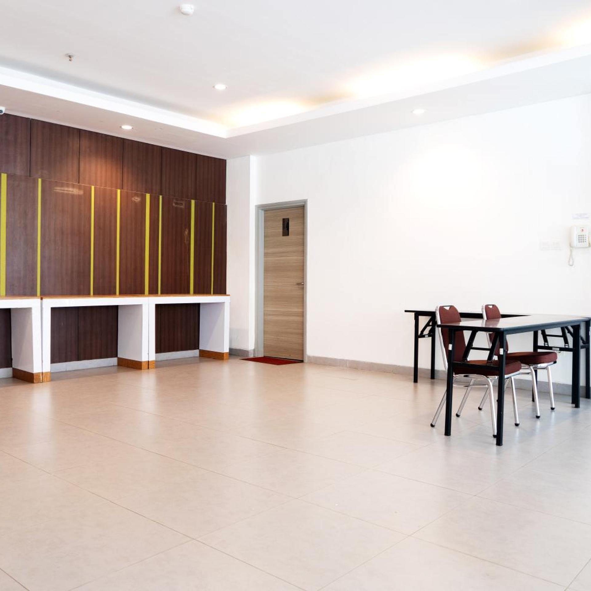 Lynn Hotel Serang 11/43