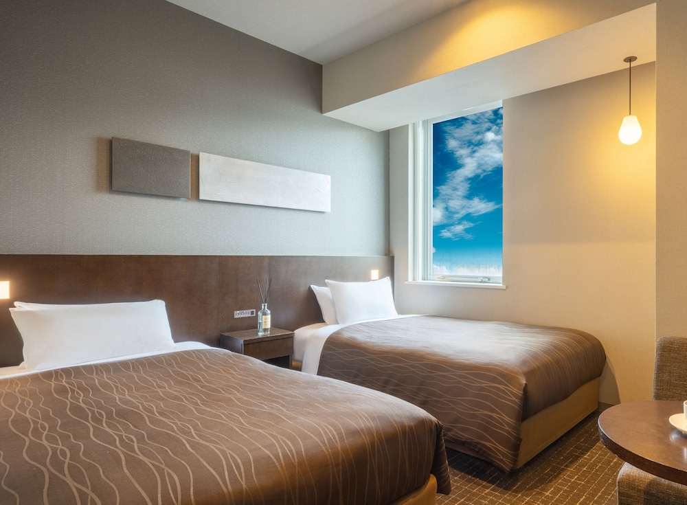 Compact, Twin Beds, Smoking