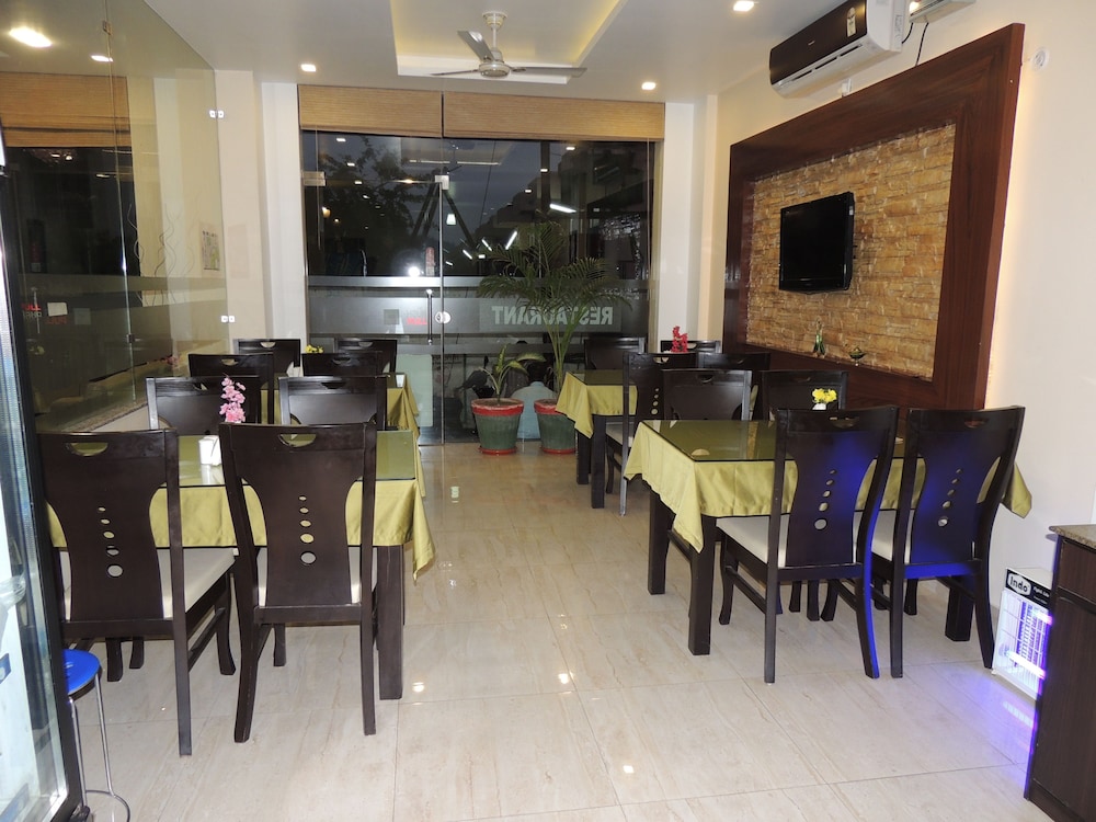 Yog Vashishth Hotel 39/50