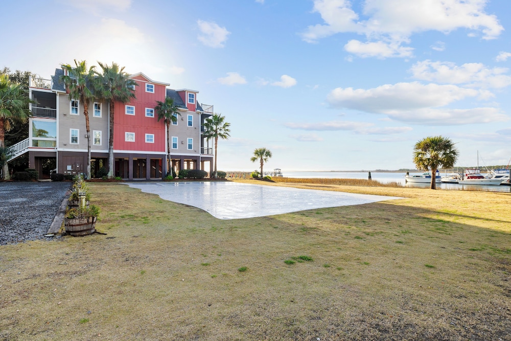 Regatta Inn 56/64