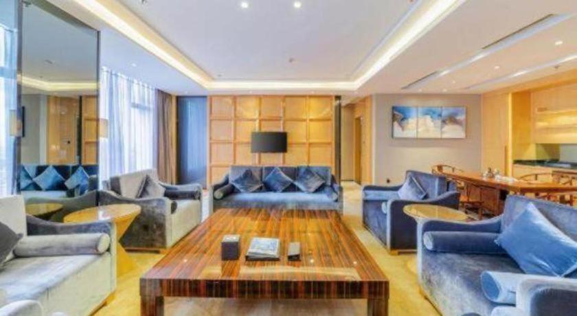 Golden Phoenix International Hotel 48/51