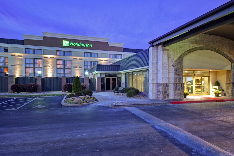Holiday Inn Cincinnati-Riverfront 2/58