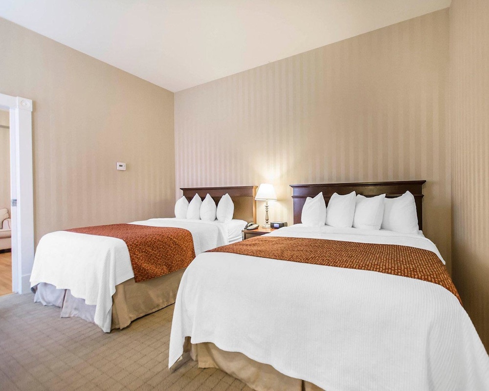 Quality Inn Suites Downtown Charlottetown 11/34