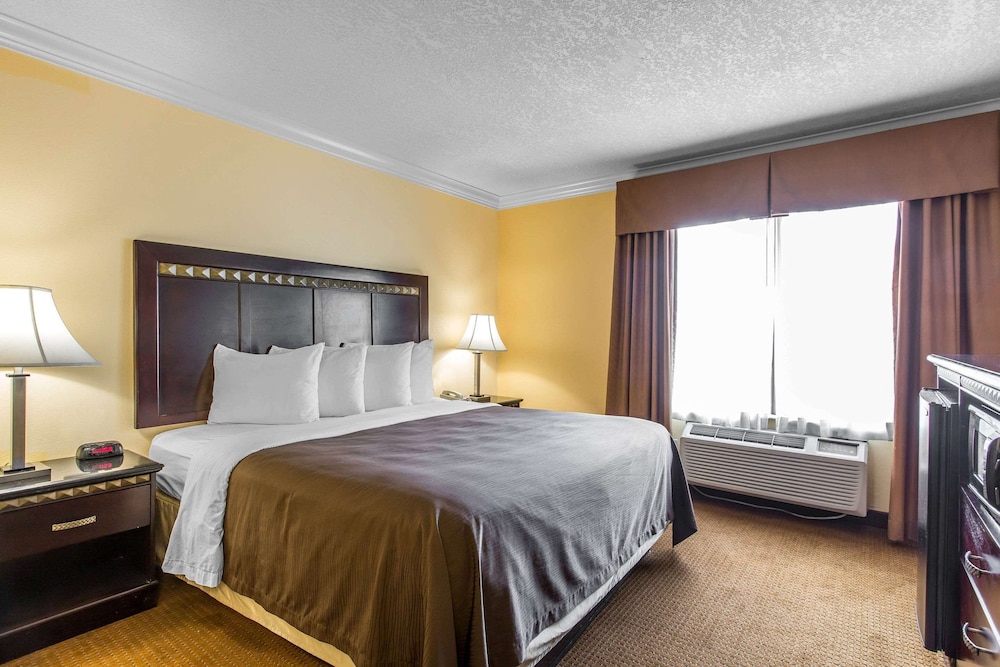 Quality Inn and Suites Bell Gardens Los Angeles 15/38
