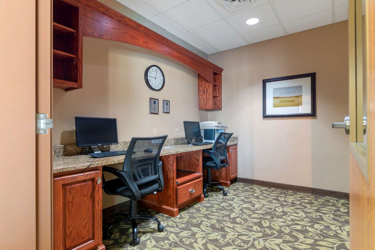 Best Western Plus Butterfield Inn 39/44