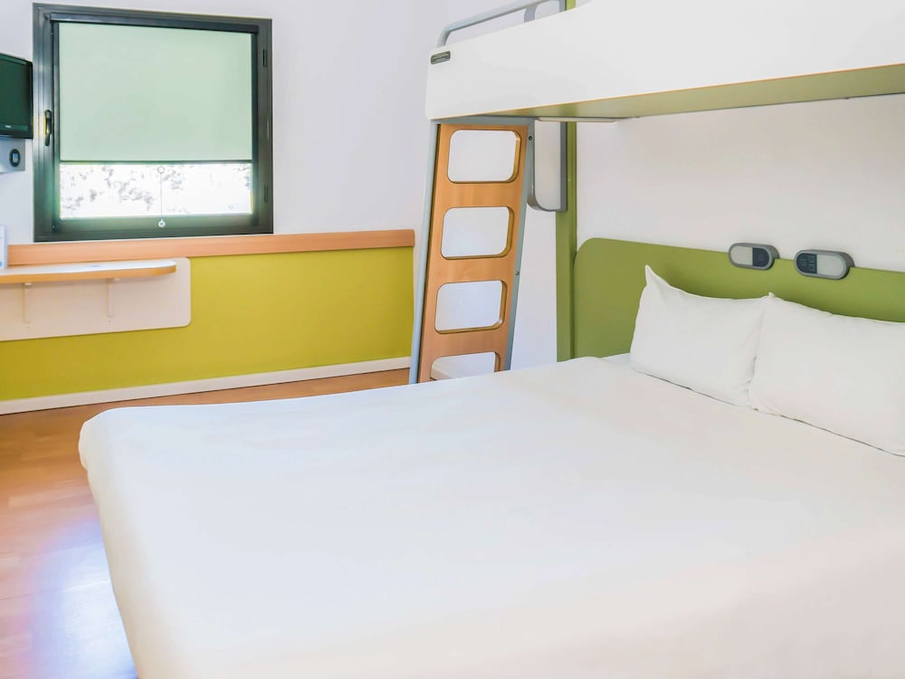 Ibis Girona Costa Brava 35/50