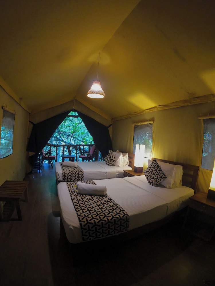 Athgira River Camp 8/38